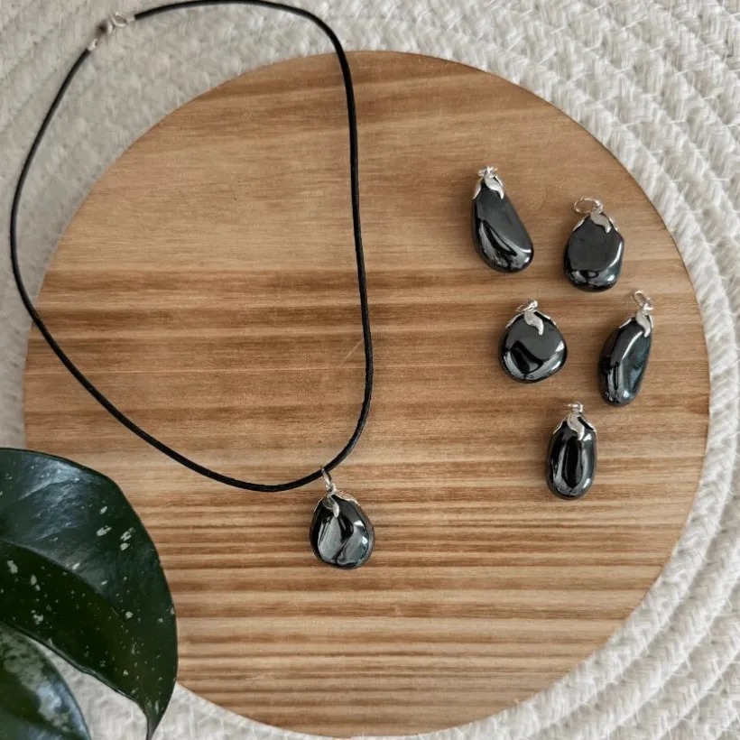 Baby Natura Hematiet edelsteen hanger – Aarding & Kracht