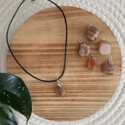 Baby Natura Perzik Maansteen edelsteen hanger – Vrouwelijke Kracht & Intuïtie