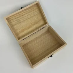 Klein dappertje Bewaarkistje ansichtkaarten hout