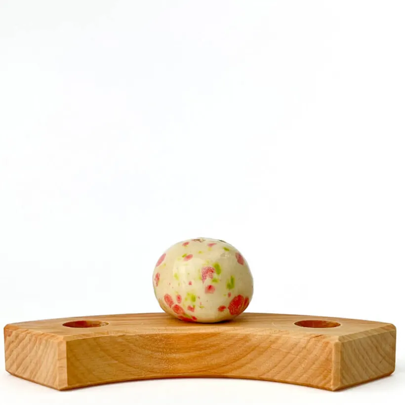 Klein dappertje Bolvaasje wit met roze en groen steker