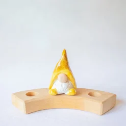 Klein dappertje Kabouter Tomte geel steker