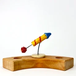 Klein dappertje Vuurpijl geel met blauw steker